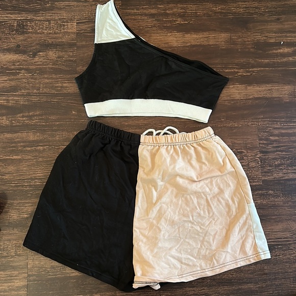 Cream, black, and white set - Picture 4 of 4